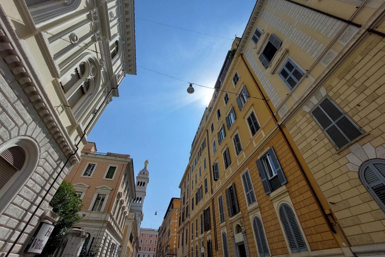 Piccola Piazza Della Liberta Roma