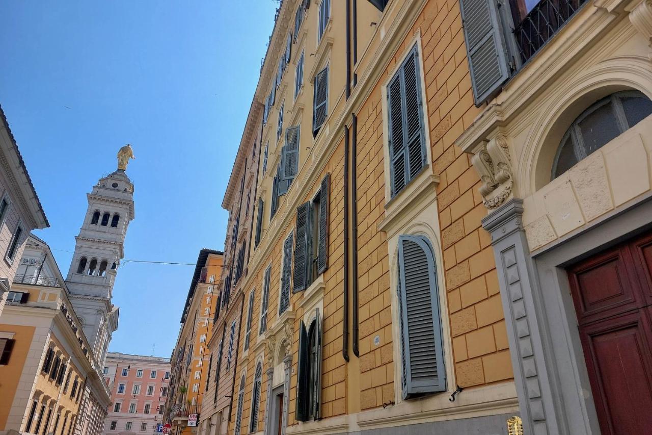 Piccola Piazza Della Liberta Roma